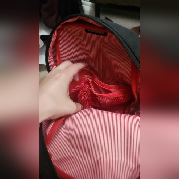 Herschel one strap backpack - Picture 3 of 3